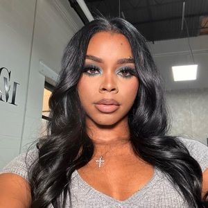 Meet your Posher, Dominique